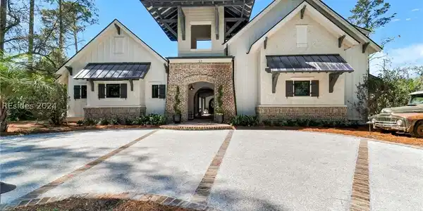 37 Pine View Drive