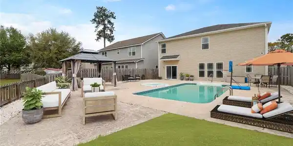 10 Lakeland Court