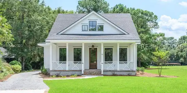 20 Millers Pond Drive
