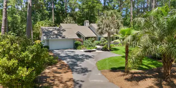 8 Hickory Knoll Place