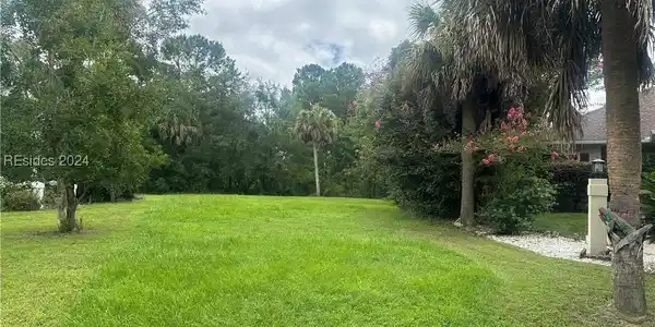 15 Royal Pointe Drive