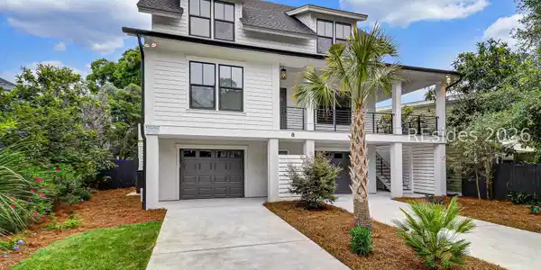 8 Moonshell Road
