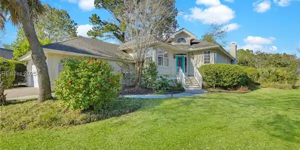 46 Royal Pointe Drive