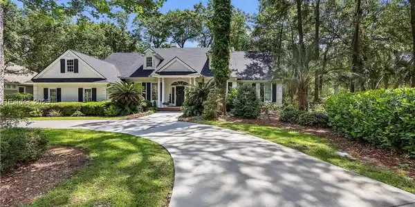 2 Lenox Ln