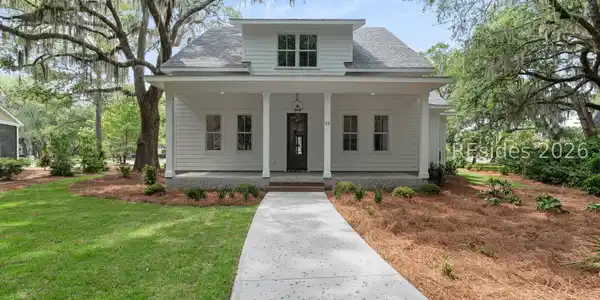 25 Millers Pond Drive