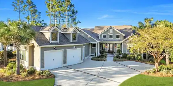 4 Fish Dancer Court