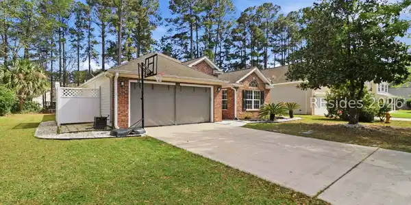 Image 3: 2 car garage Image 3: 2 car garage