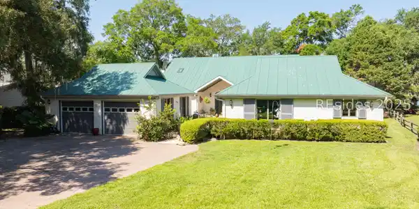 10 Settlers Cove