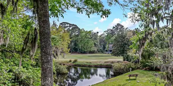 200 Colonnade Drive