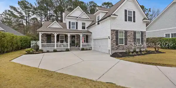 16 Braemar Court