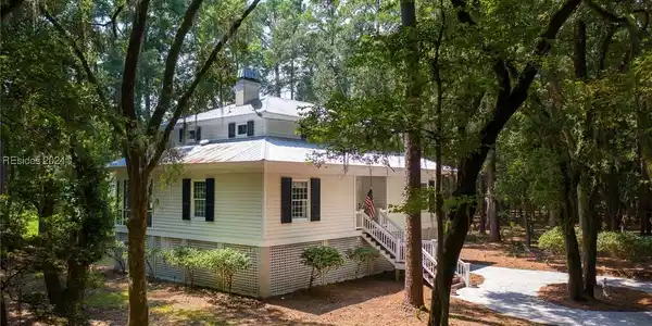 14 Masters Court