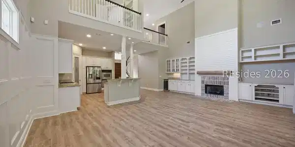 Image 2: Dining area & living room Image 2: Dining area & living room
