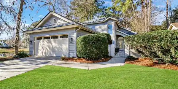 10 Knollwood Drive