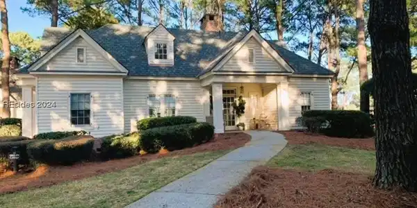 10 E Cottage Circle