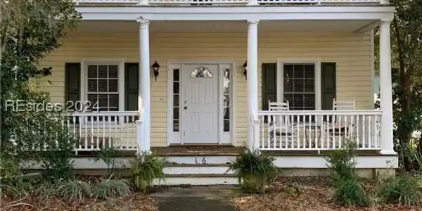 16 Chiswick Way