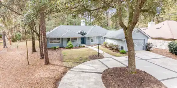 8 Edgewood Court
