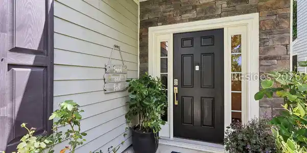 Image 3: Entry