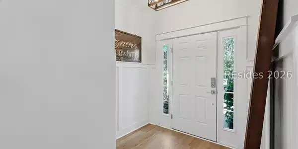 Image 4: Entryway