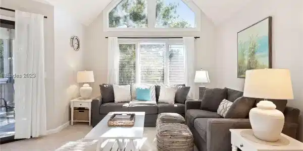 200 Colonnade Drive