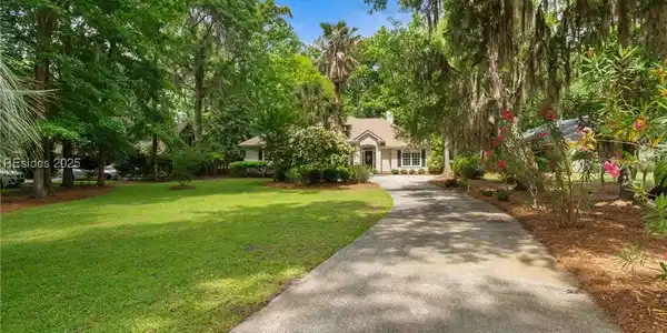 6 Greenwood Drive