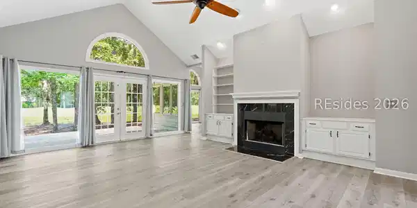 Image 4: Living Room with High Ceiling and Great View Image 4: Living Room with High Ceiling and Great View