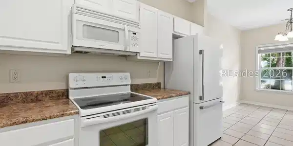 Image 3: Kitchen