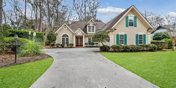 33 White Oaks Circle
