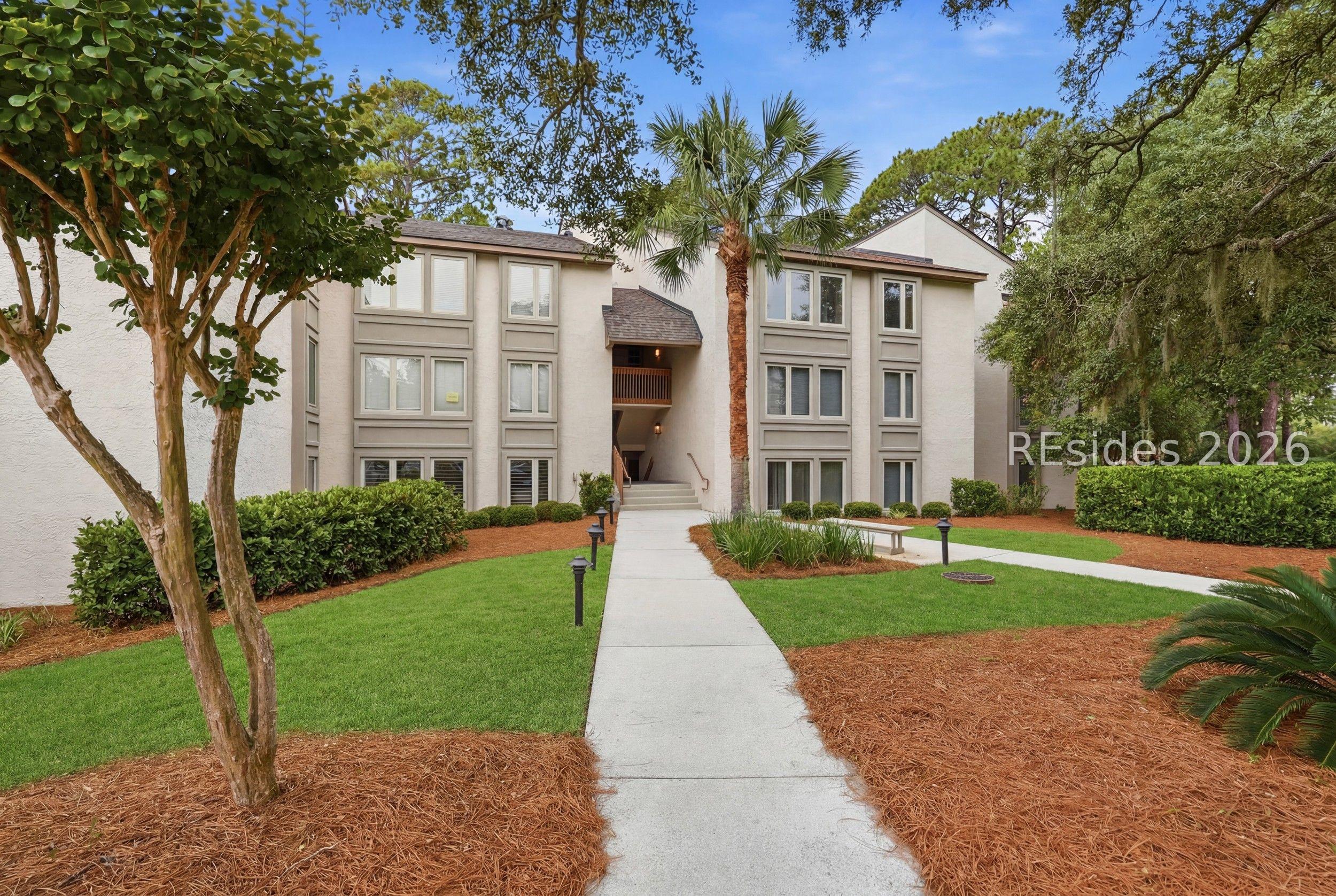 Image 1: 1672 Bluff Villas in Sea Pines
