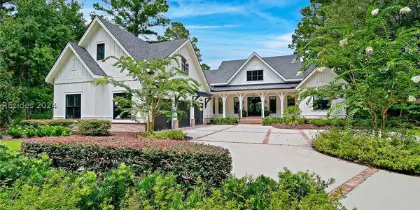 16 Lancaster Boulevard