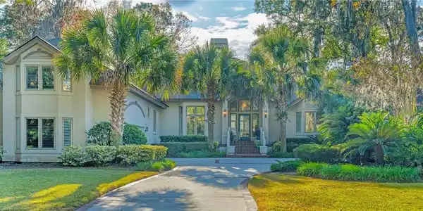 6 Fairway Court