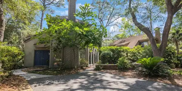 6 Bridgeport Lane
