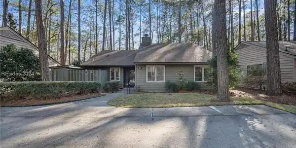 27 Fernwood Court