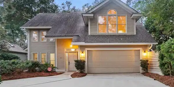 38 Dolphin Point Lane