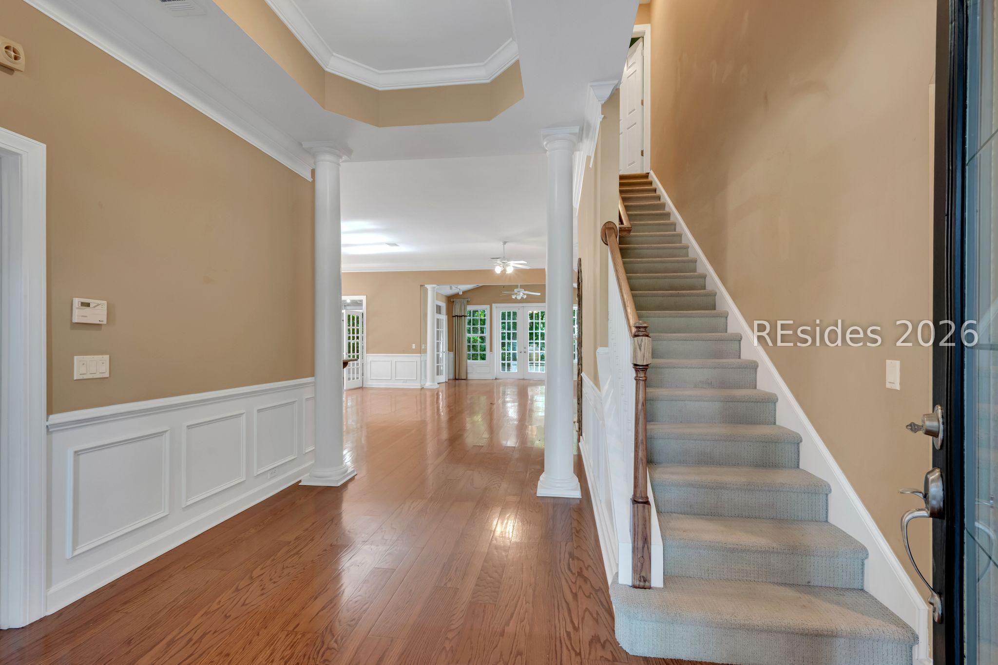Image 3: Wide, welcoming foyer Image 3: Wide, welcoming foyer