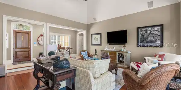 Image 4: Living Room Image 4: Living Room