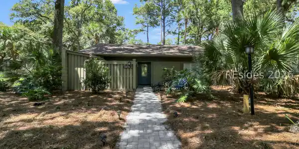 11 Lighthouse Road