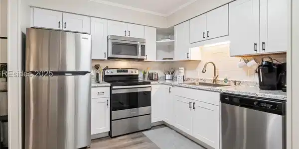 Image 2: New renovated kitchen at Hedges D1 Image 2: New renovated kitchen at Hedges D1