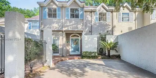2 Wimbledon Court