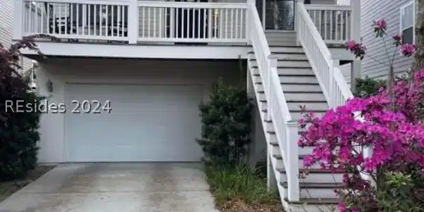 7 Gold Oak Court