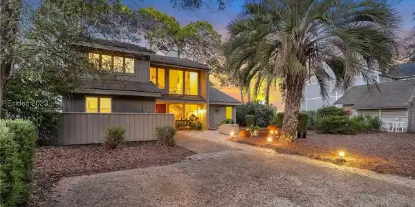 22 Dolphin Point Lane