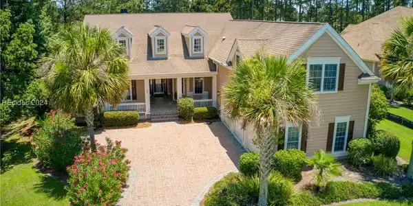 286 Farnsleigh Avenue
