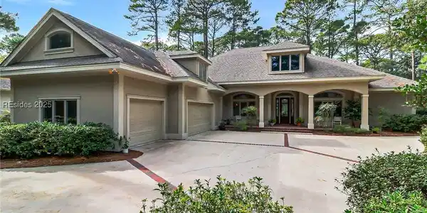 4 Winged Arrow Court