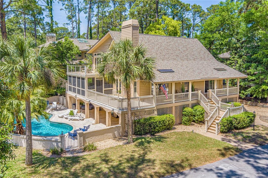 Image 1: Welcome to 4 Gadwall Road!  This Southern Style cu