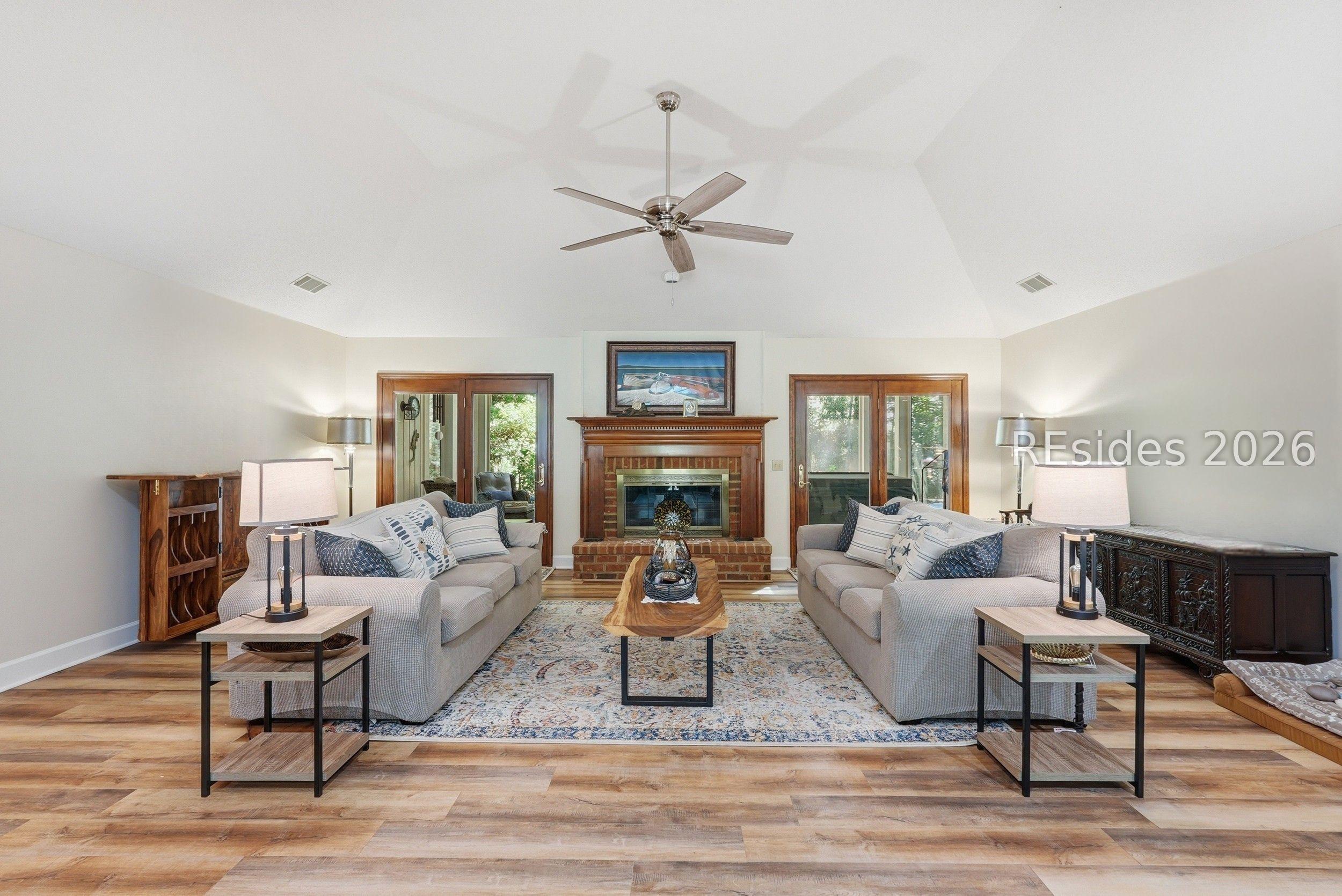 Image 4: Living Room