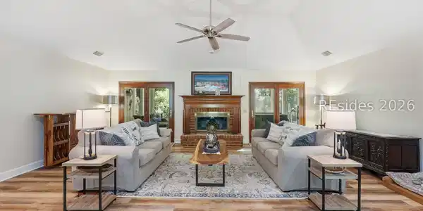 Image 4: Living Room
