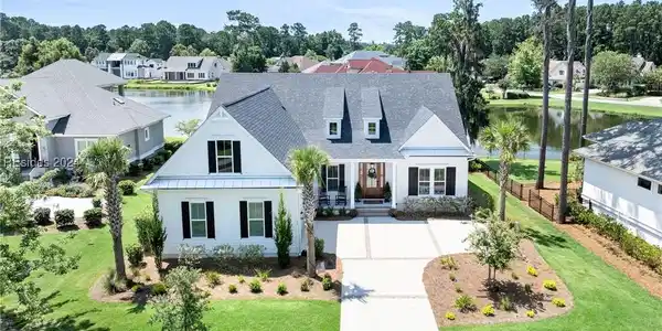 10 Torrington Lane