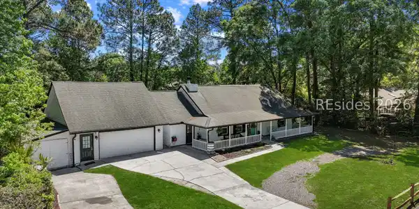 7 Windy Lake Court