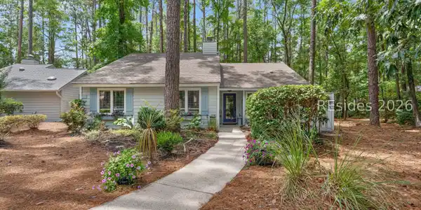 25 Fernwood Court