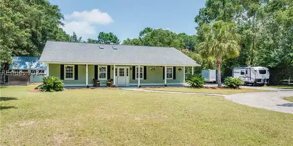 35 Grande Oaks Drive