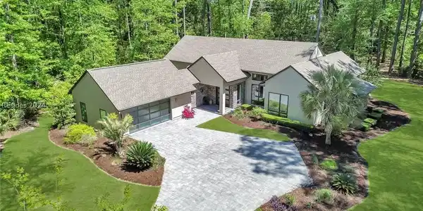 8 Sylvan Court